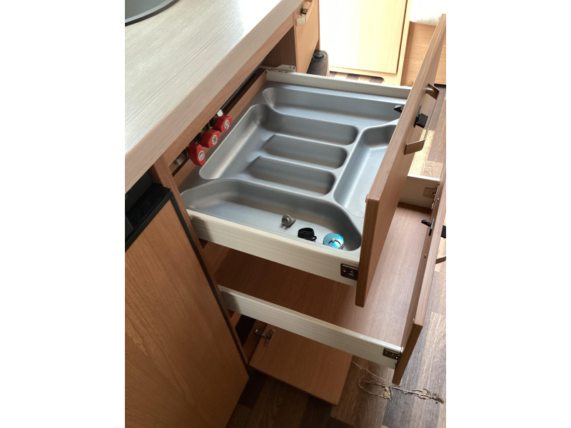 Knaus Sport 420 QD mover/voortent  foto: 11