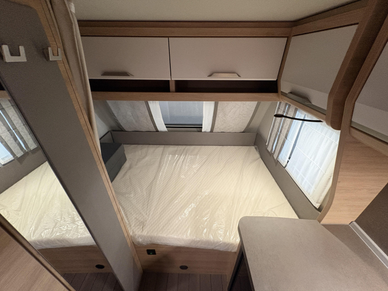 Knaus Sudwind 420 QD dwarsbed / treinzit  foto: 7
