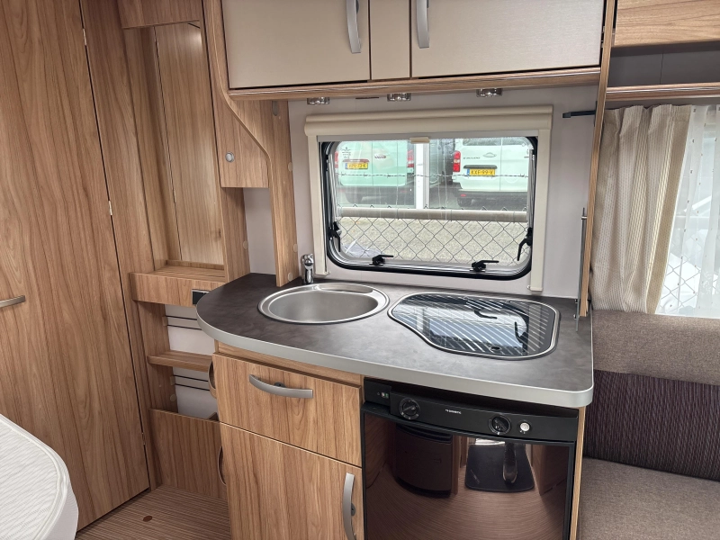 Eriba Nova Light 465 Mover/Thule luifel  foto: 5