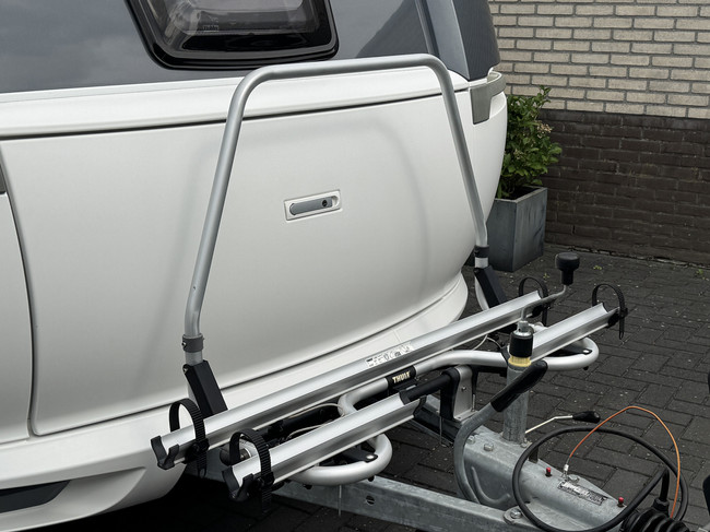 Hobby De Luxe 495 UL met enkele bedden **Mover/Fietsendrager/Zakluifel/Buitengas/2e serviceluik/1e eigenaar/Zeer nette caravan** foto: 9