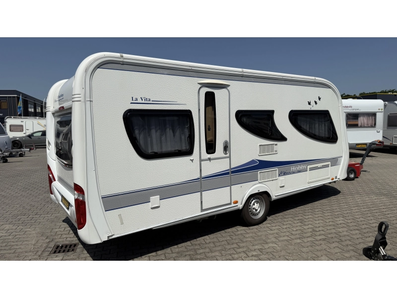 Hobby La Vita Bionda 495 UL enkele bedden rondzit  foto: 11