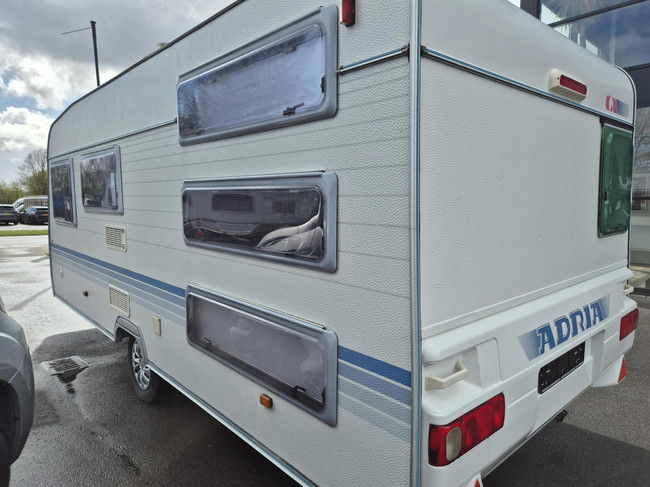 Adria ALTEA 502DT 3 pers. triple stapelbed & voortent 1e eig