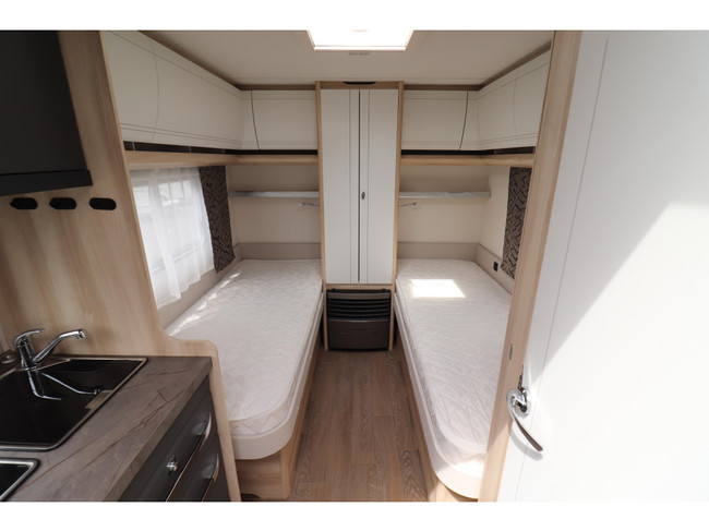Hobby De Luxe 460 LU Autark / Enkele bedden foto: 14
