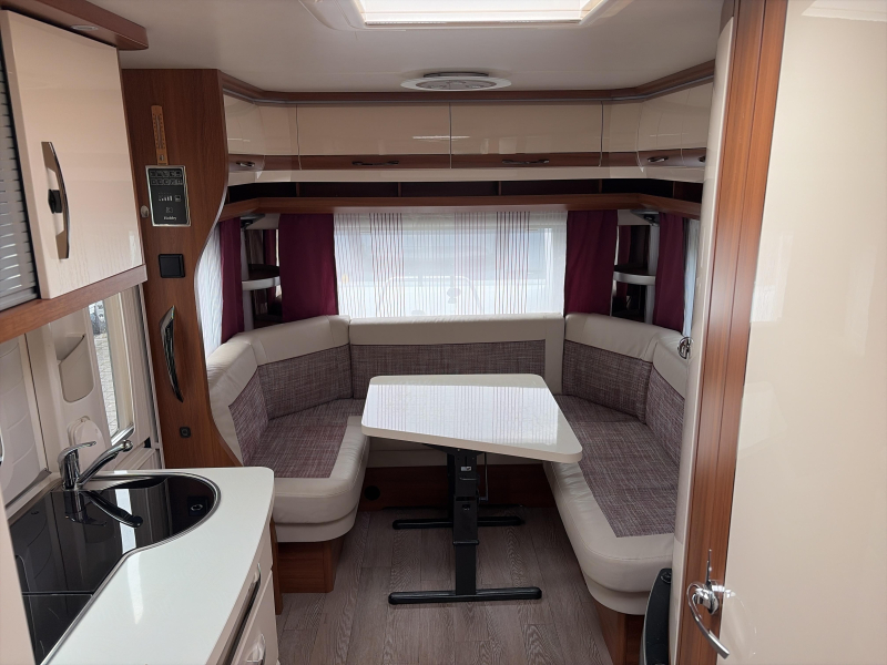 Hobby Excellent 495 UL Mover/Voortent/Fietsdr.  foto: 7