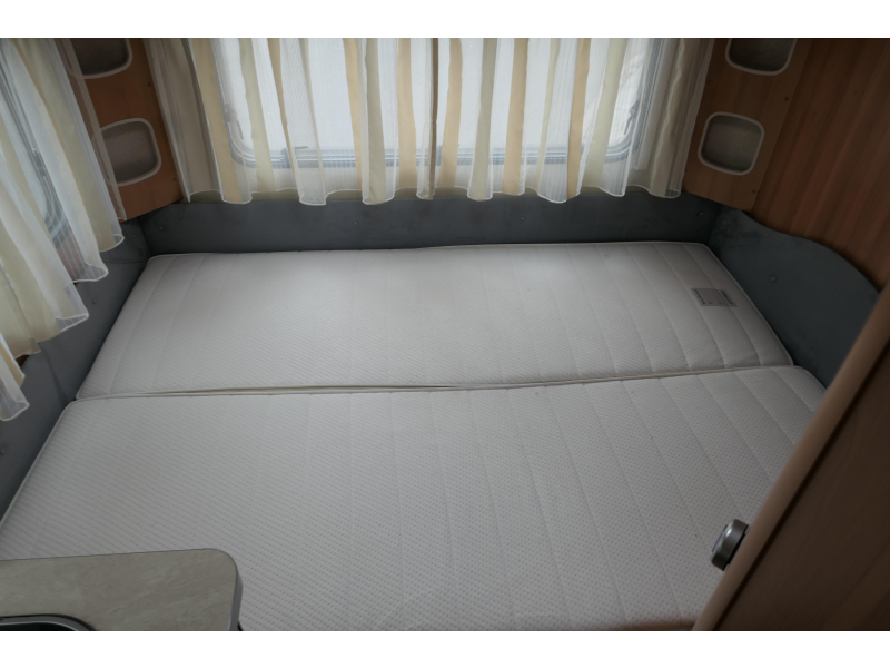 Eriba Nova Light 425 mover en voortent  foto: 13