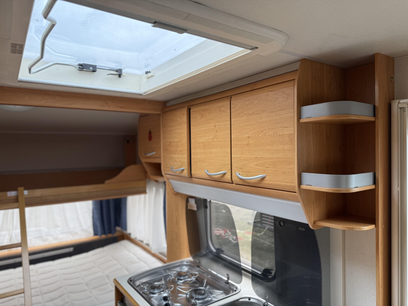 Knaus Blue Line 450 TK STAPELBED VASTBED RONDZIT  foto: 11