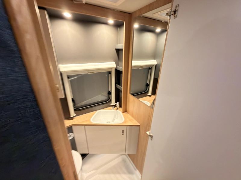 Knaus Sport 500 EU 1800 + Enkele Bedden  foto: 7