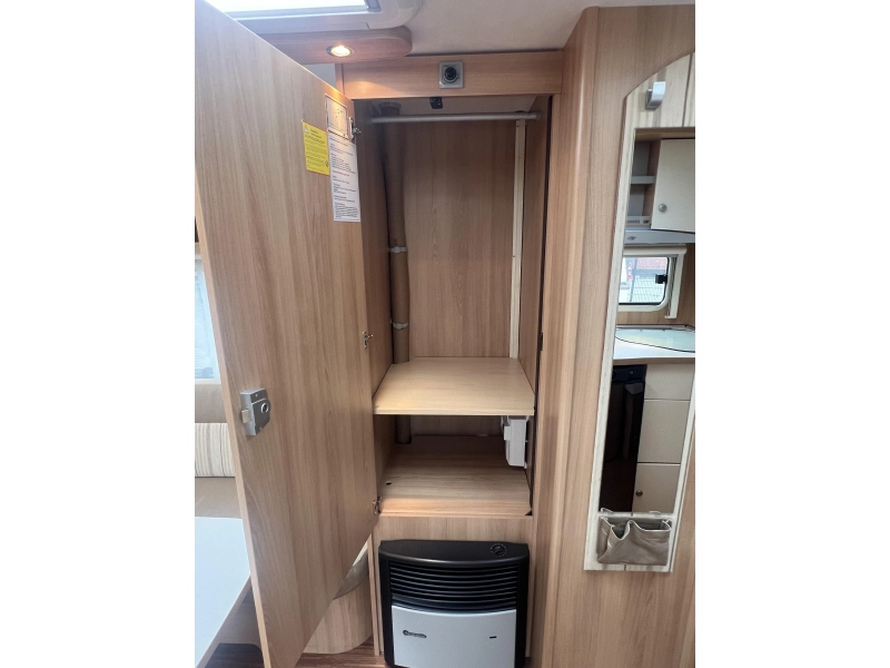 TEC Travel King 470 E zit enkele bedden toilet 