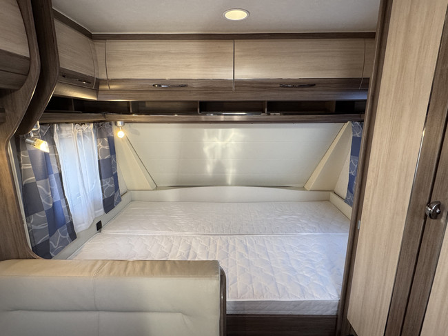 Hobby De Luxe 490 KMF met STAPELBED **6 Slaapplaatsen/Mover/1e eigenaar//Lichtmetalen velgen black/2x zonnepaneel/Autark/Nette caravan foto: 15