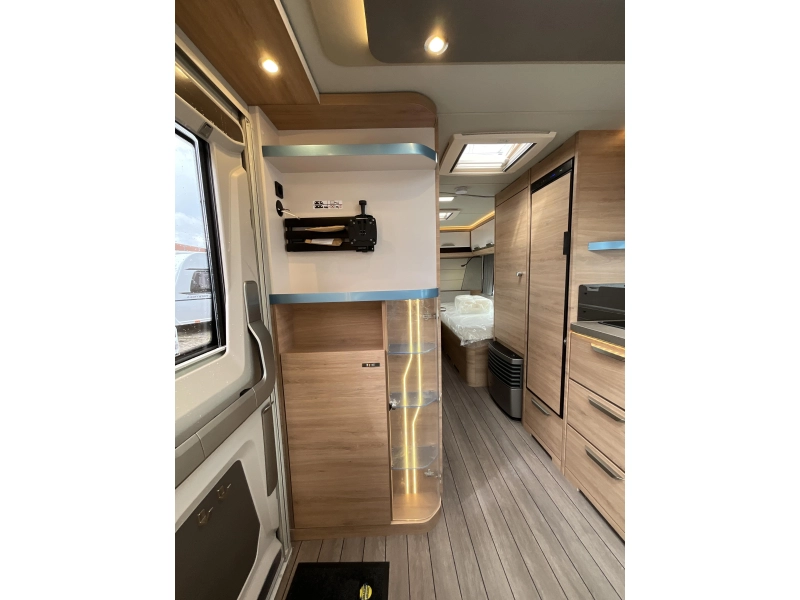Knaus Sudwind Black Selection 540 UE ENKELE BEDDEN-XL KOELKAST  foto: 7