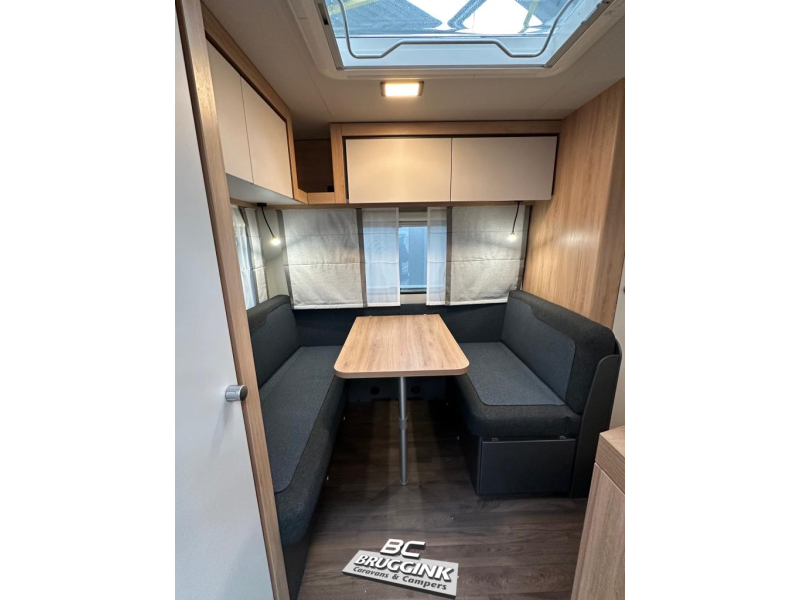 Knaus Sport 420 QD Dwars Bed 210 CM LANG!  foto: 2