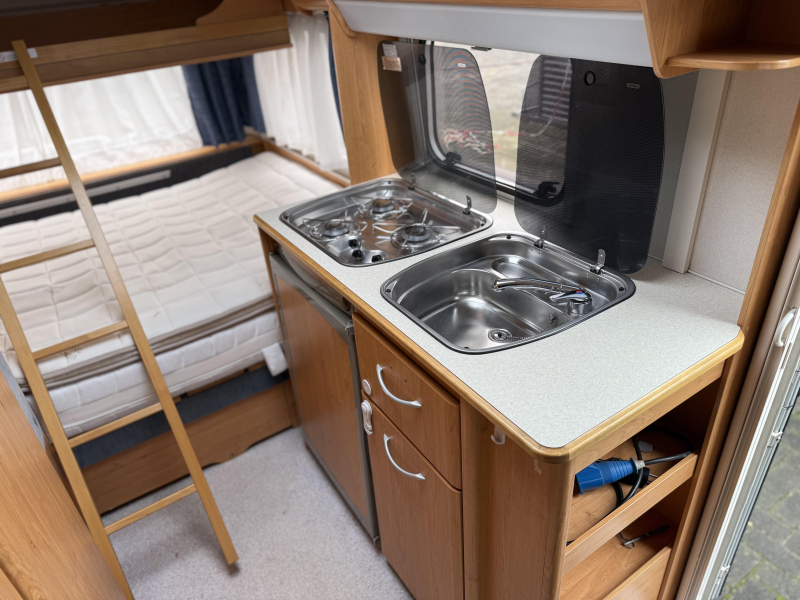 Knaus Blue Line 450 TK STAPELBED VASTBED RONDZIT  foto: 10