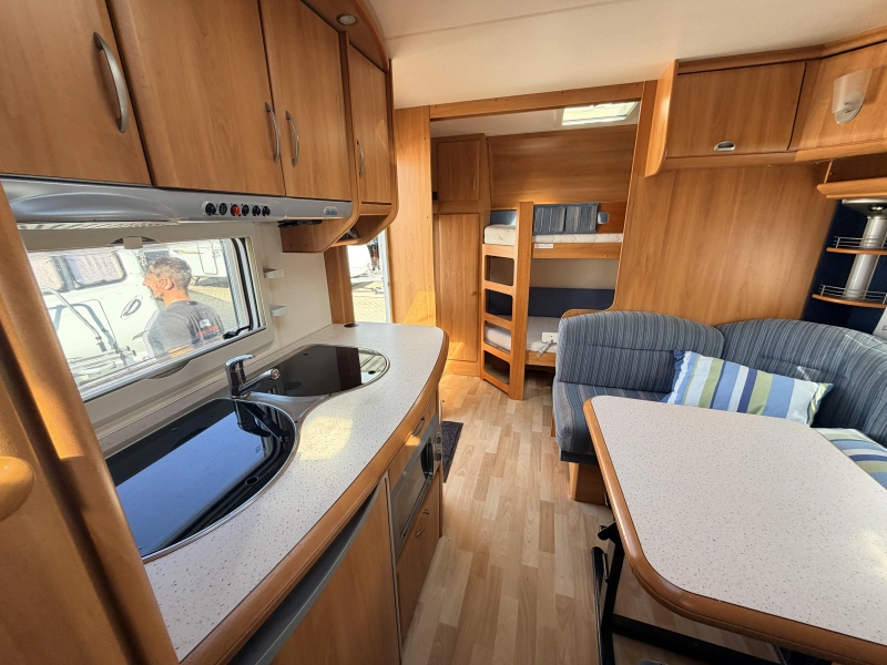 Hobby De luxe Easy 560 KMFE Voortent, 6 pers.  foto: 12