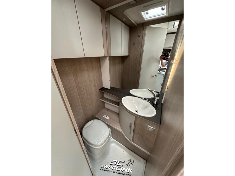 Bürstner Premio Limited 530 TL - ENKELE BEDDEN  foto: 9