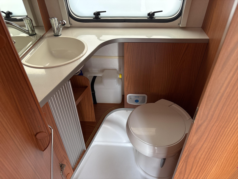 Eriba Touring Triton 430 Thule cassetteluifel 