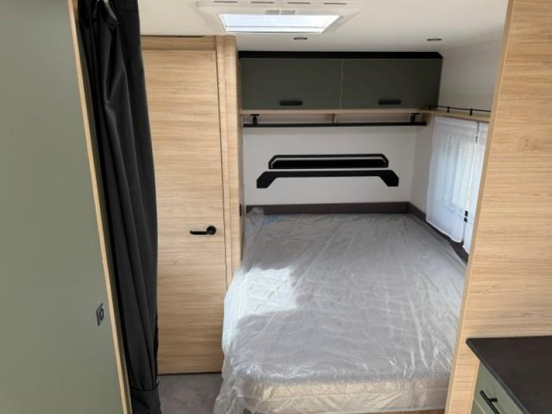 Caravelair Sport Line 455 Frans bed - Ruime rondzit  foto: 11