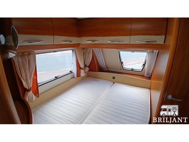 Hobby 560 UFE caravan fransbed/rondzit foto: 12
