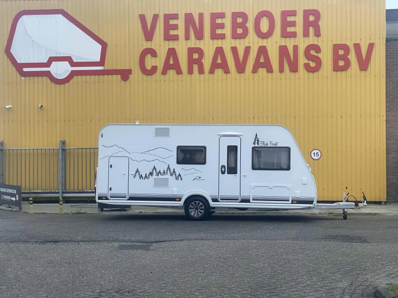Bürstner Premio Black Forest 495 TK 3 Stapelbed uitvoering  foto: 1