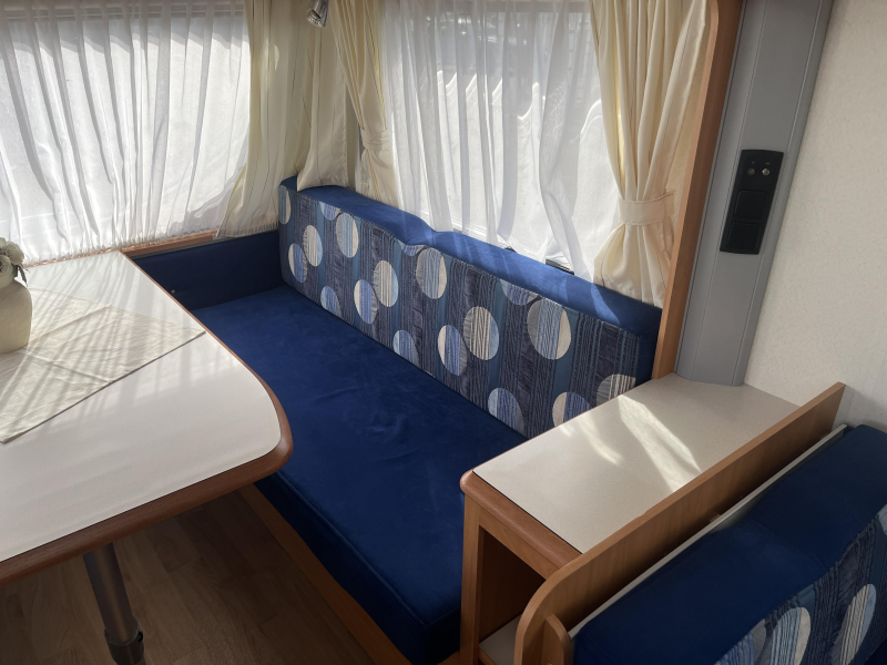 Chateau Calypso 480 KMD Stapelbed - Voortent  foto: 6