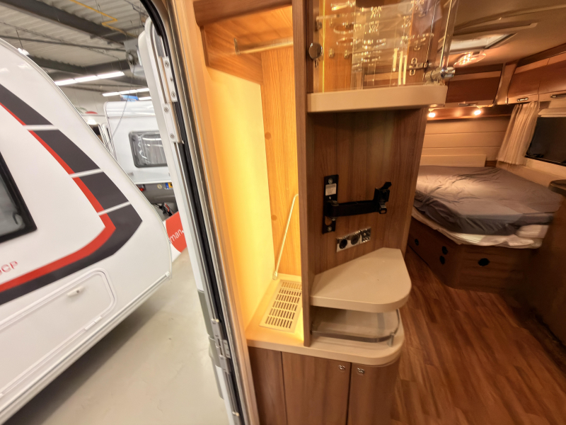 Knaus Sudwind Exclusive 580 UF mover+voortent+bankairco  foto: 21