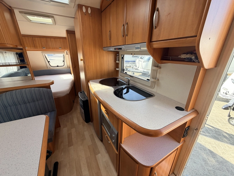 Hobby De luxe Easy 560 KMFE Voortent, 6 pers.  foto: 7