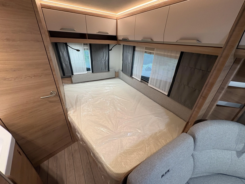 Knaus Sudwind Black Selection 500 PF kopkeuken / fransbed  foto: 12