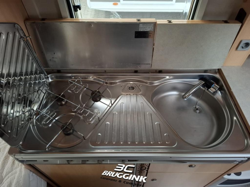 Knaus Sudwind As Good As Gold 400 TMF Dwars Bed Treinzit  foto: 8