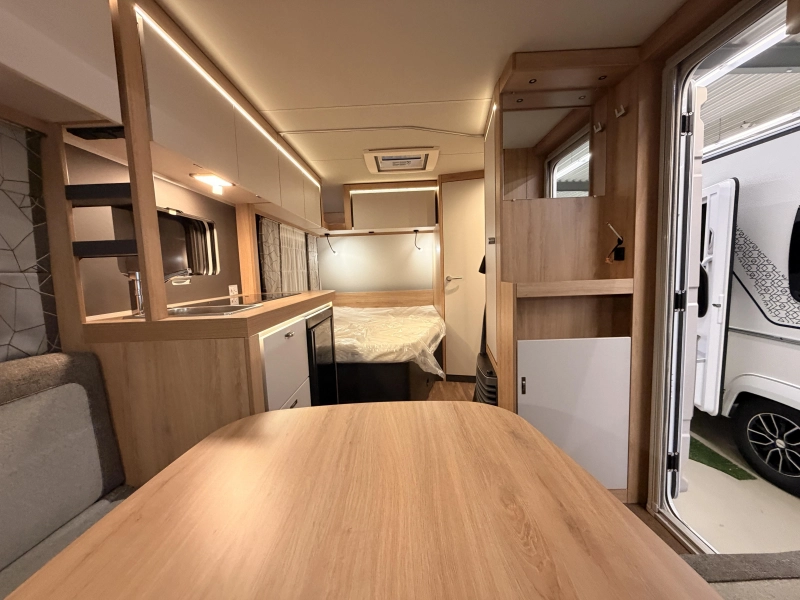 Knaus Sport 450 FU 1800 KG + Fransbed  foto: 7