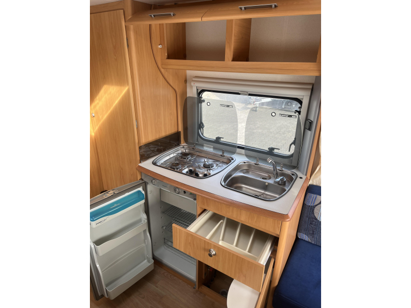 Chateau Calypso 480 KMD Stapelbed - Voortent  foto: 10