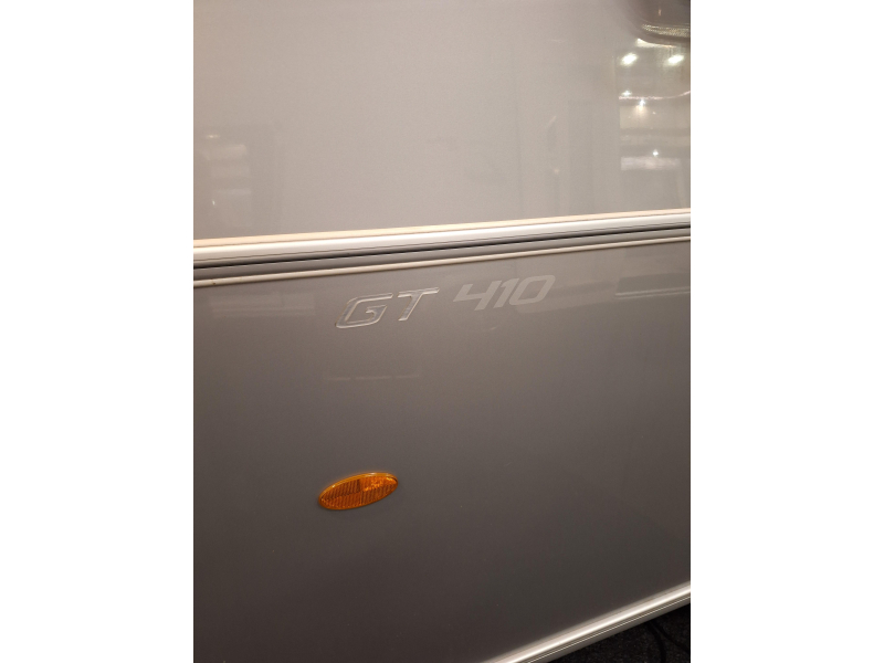 Eriba Touring 410 GT Lengte slaper zitje mover  foto: 10