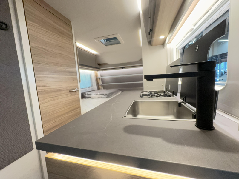 Dethleffs Nomad 460 EL enkele bedden / buitengas  foto: 13