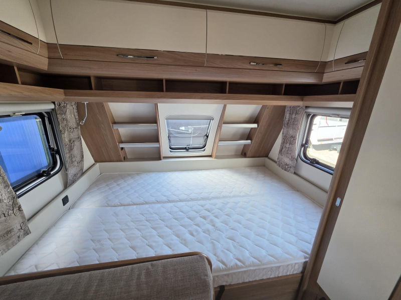 Hobby De Luxe 490 KMF Stapelbed, 6 persoons!  foto: 10