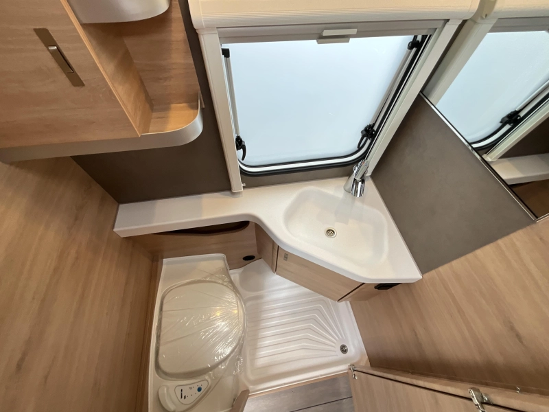 Knaus Sudwind Black Selection 500 EU ENKELE BEDDEN-VLOERVERW  foto: 12