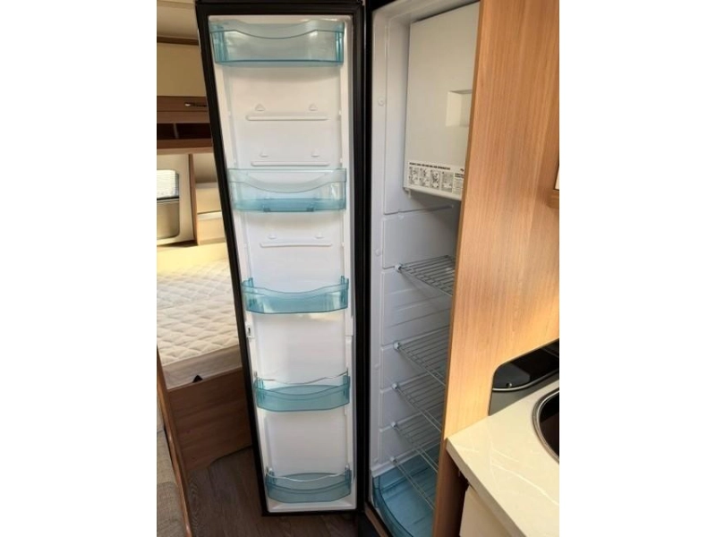 Hobby De Luxe 490 KMF stapelbed zeer compleet  foto: 20