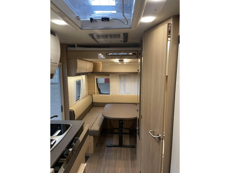 Bürstner Averso 510 TK 7-persoons!  foto: 8