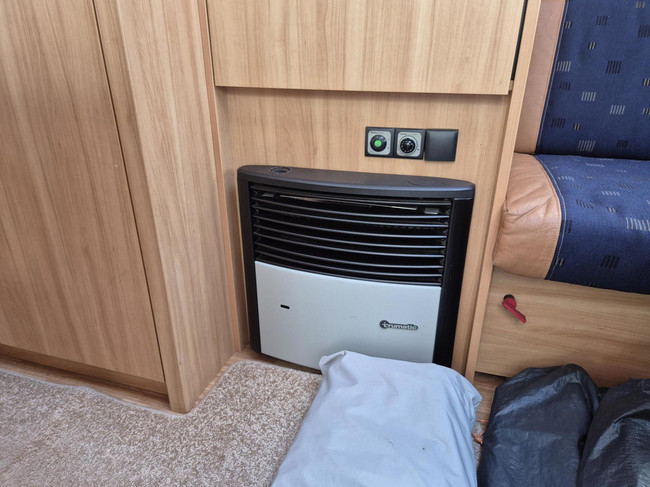 Dethleffs 430 DB Vast bed, mover, Voortent met aanbouw Bovag foto: 15