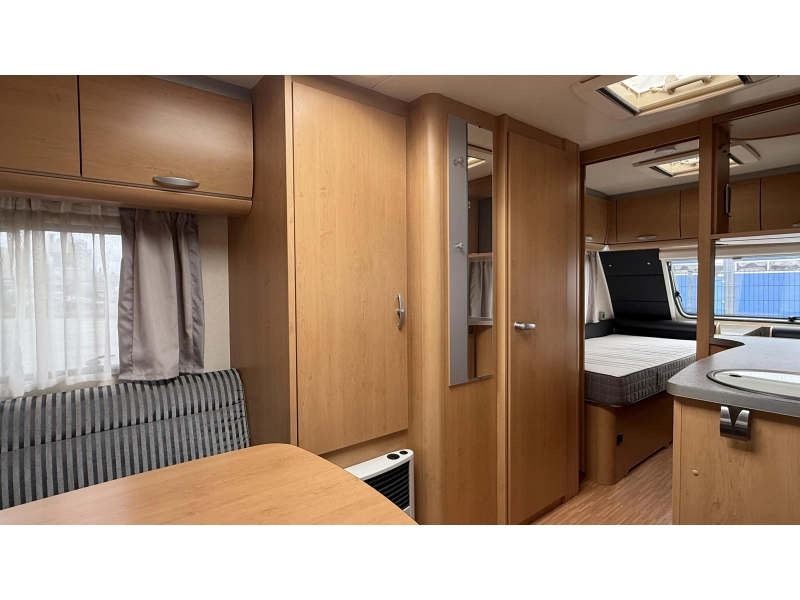Knaus Sudwind White Edition 500 EU enkele bedden rondzit  foto: 6
