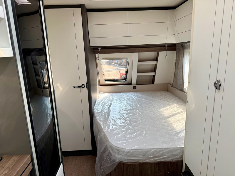 Hobby Excellent Edition 460 UFE Frans bed & rondzit!  foto: 7