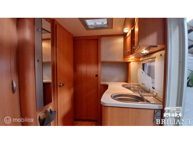 Knaus W01500 caravan.. enkelebedden/rondzit foto: 9
