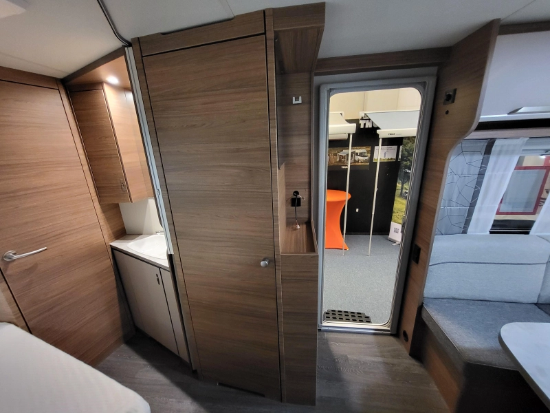 Knaus Sport 450 FU nieuwstaat  foto: 12