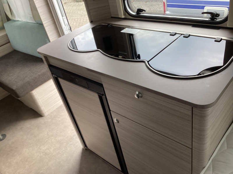 Dethleffs C'Joy 460 LE mover/ enkele bedden  foto: 7