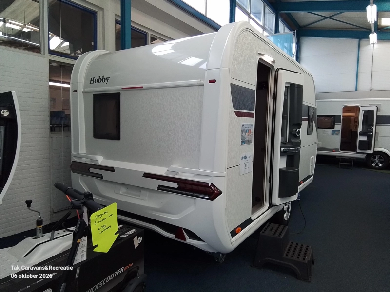 Hobby De Luxe 400 SFE model 2027 frans bed 