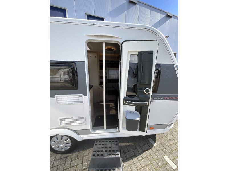 Hobby De Luxe Edition 460 LU ENKELE BEDDEN-MOVER 