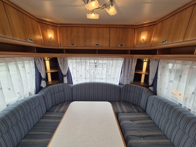 Hobby De Luxe 460 UFE met luifel  foto: 8