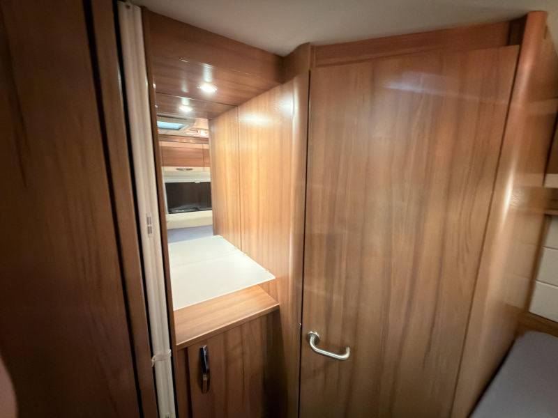 Knaus Sudwind Exclusive 580 UF mover+voortent+bankairco  foto: 13