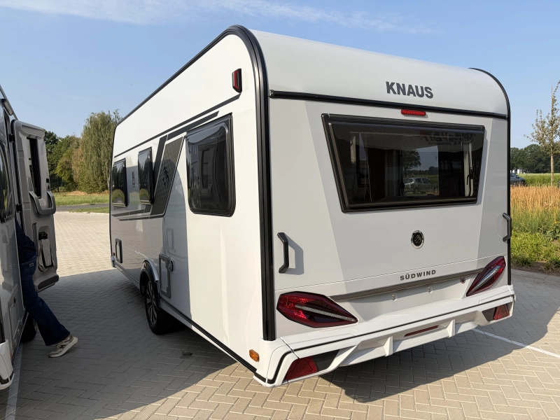 Knaus Sudwind Black Selection 460 EU enkele bedden / dinette 