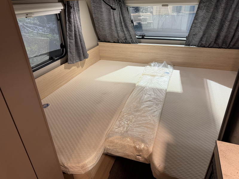 Weinsberg CaraLife 470 EU enkele bedden / dinette  foto: 8