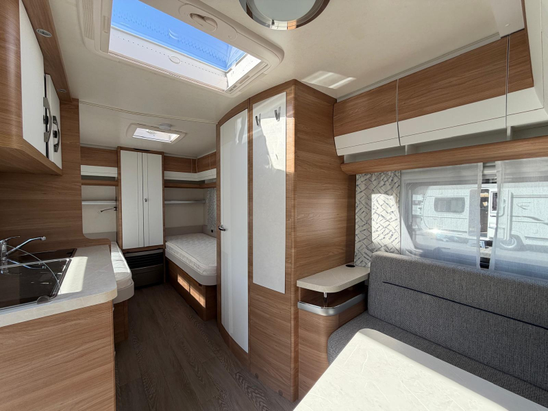 Hobby De Luxe 460 LU In NIEUWSTAAT!  foto: 8