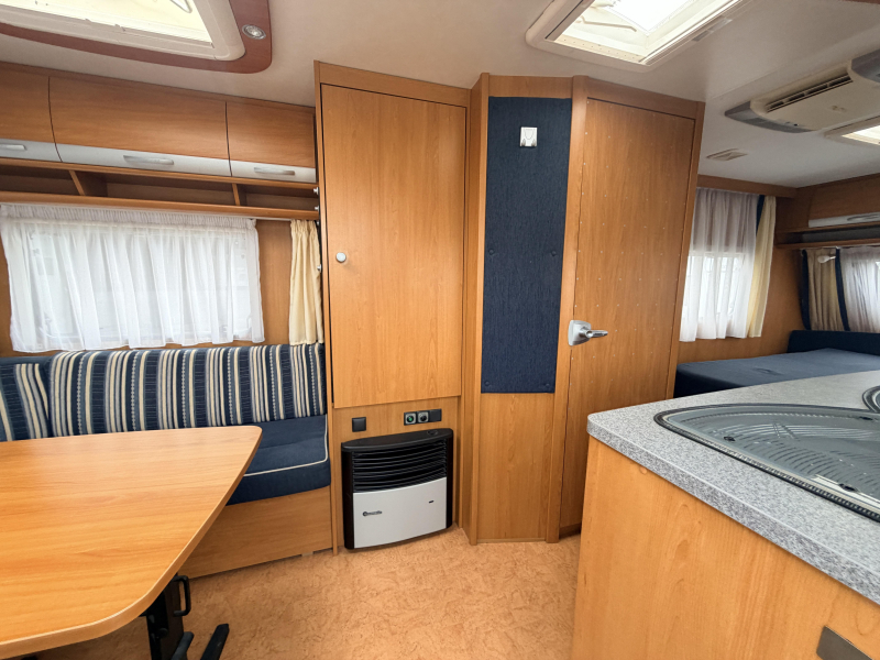 Dethleffs Camper Lifestyle 590 S Queensbed Airco tent  foto: 3
