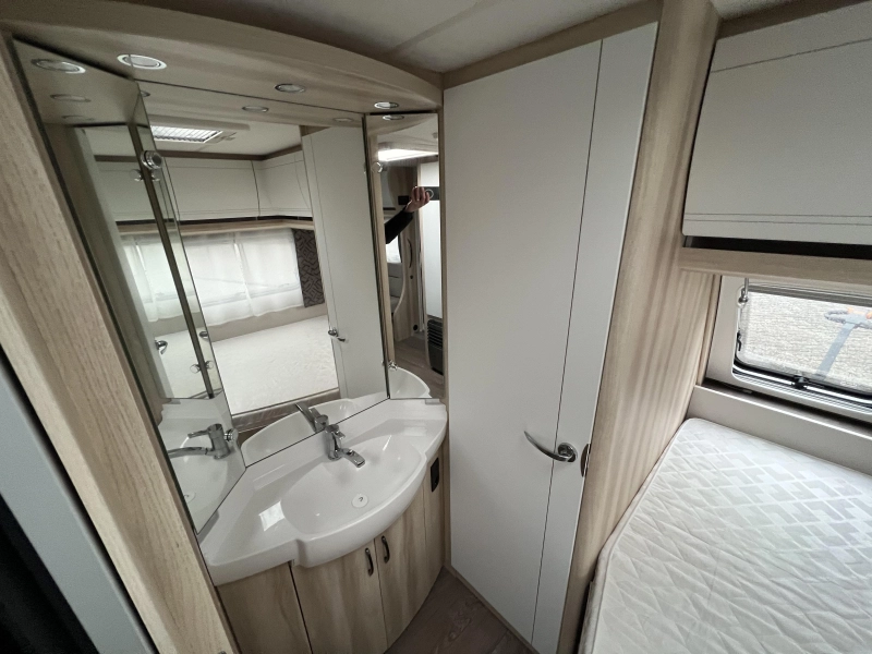 Hobby De Luxe 460 UFE Thule Luifel, Reich Mover  foto: 9
